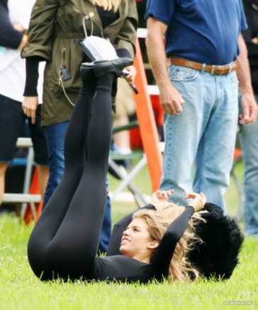 Sexy Yoga Pants Blonde Candid Creepshot
