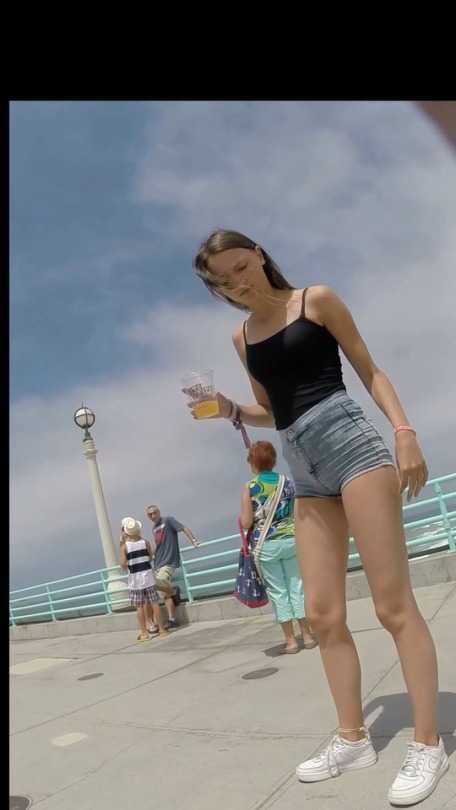 Stunning Ass Teen In Shorts Candid Pictures