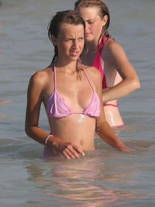 Candid Nipslip Beach Voyeur