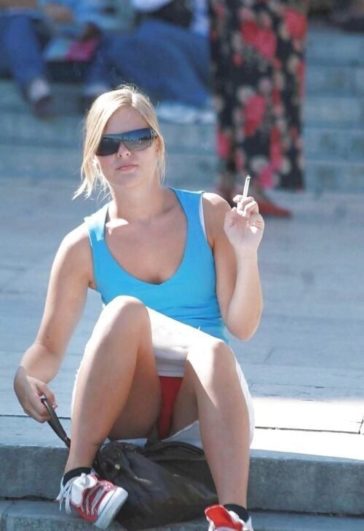 Frontal Upskirt Smoking Girl