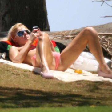 Paris Hilton Cameltoe