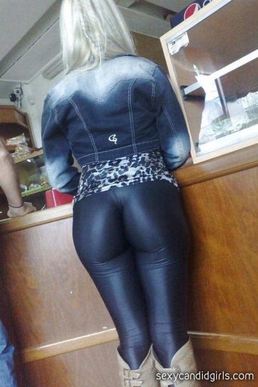Mature Woman Shinny Leggings Candid Ass