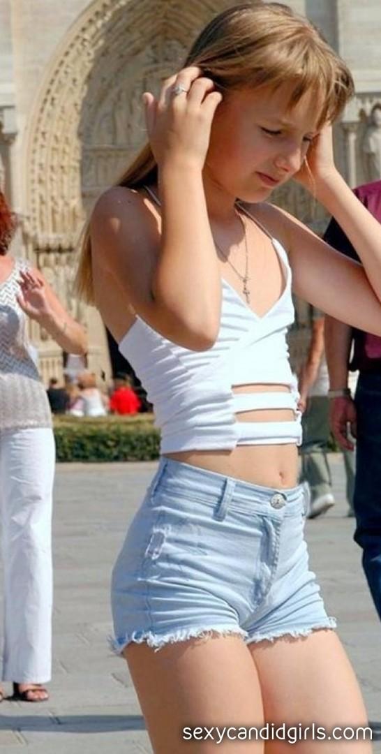 Young Teen Looks Sexy In Shorts