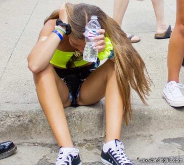 Young Teen Pussy Lips Candid Picture