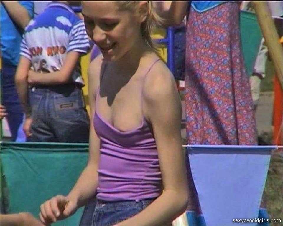 Downblouse candid teen The Snappening: