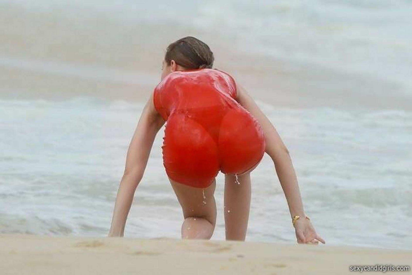 Gigi Hadid Beach Candid