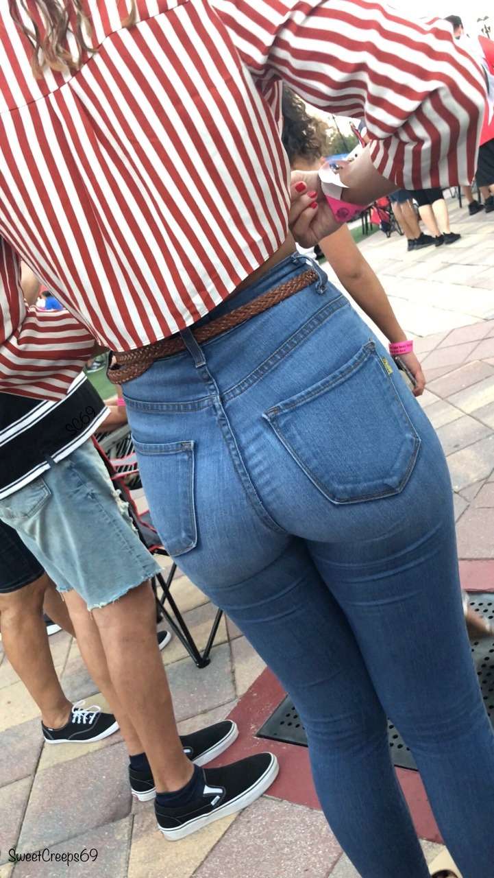 Latina creepshot