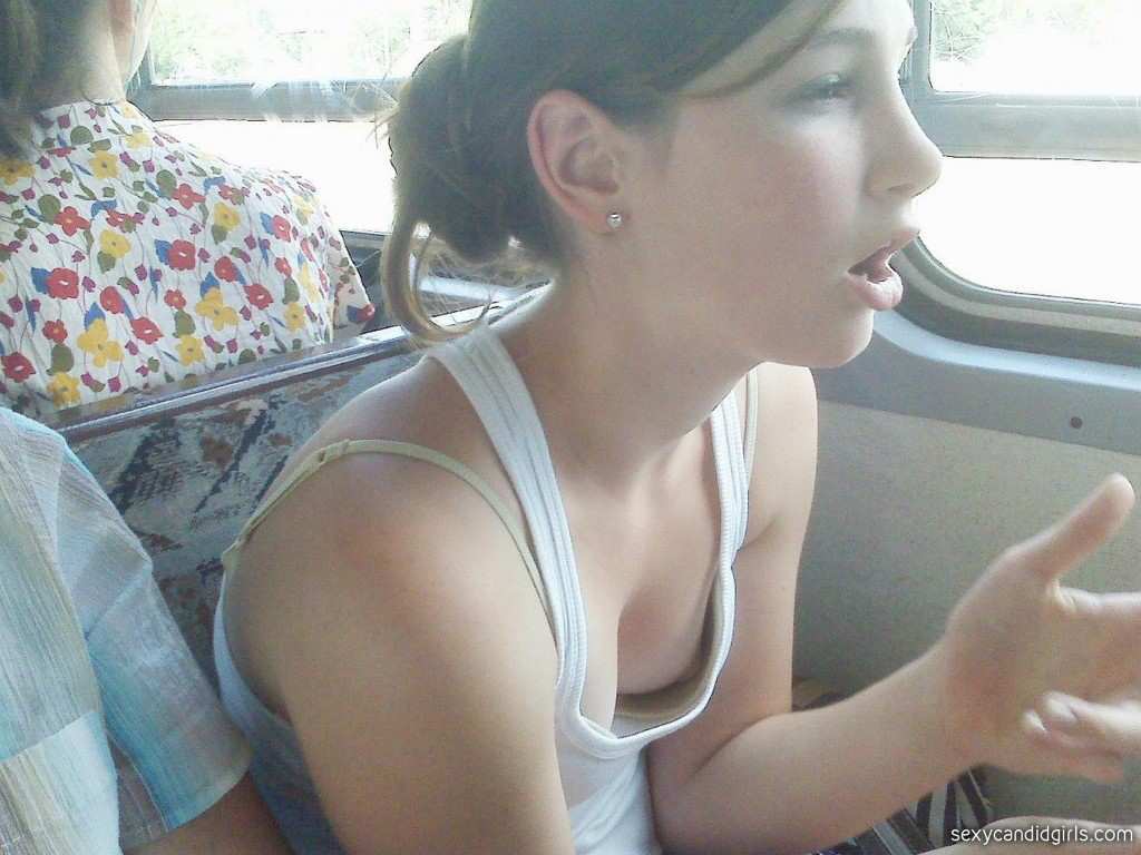 Downblouse teen