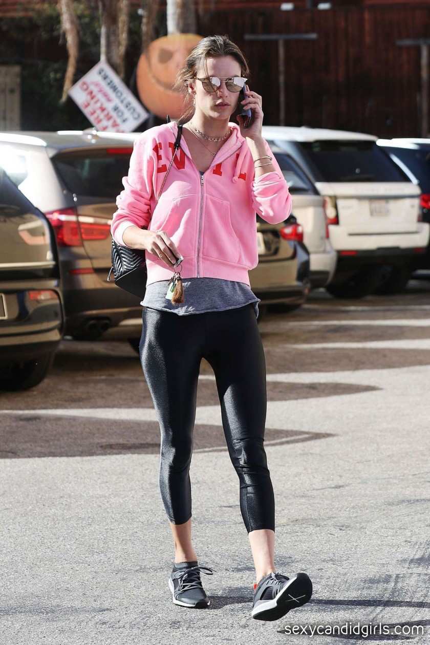 Alessandra Ambrosio Shinny Yoga Pants Creepshots