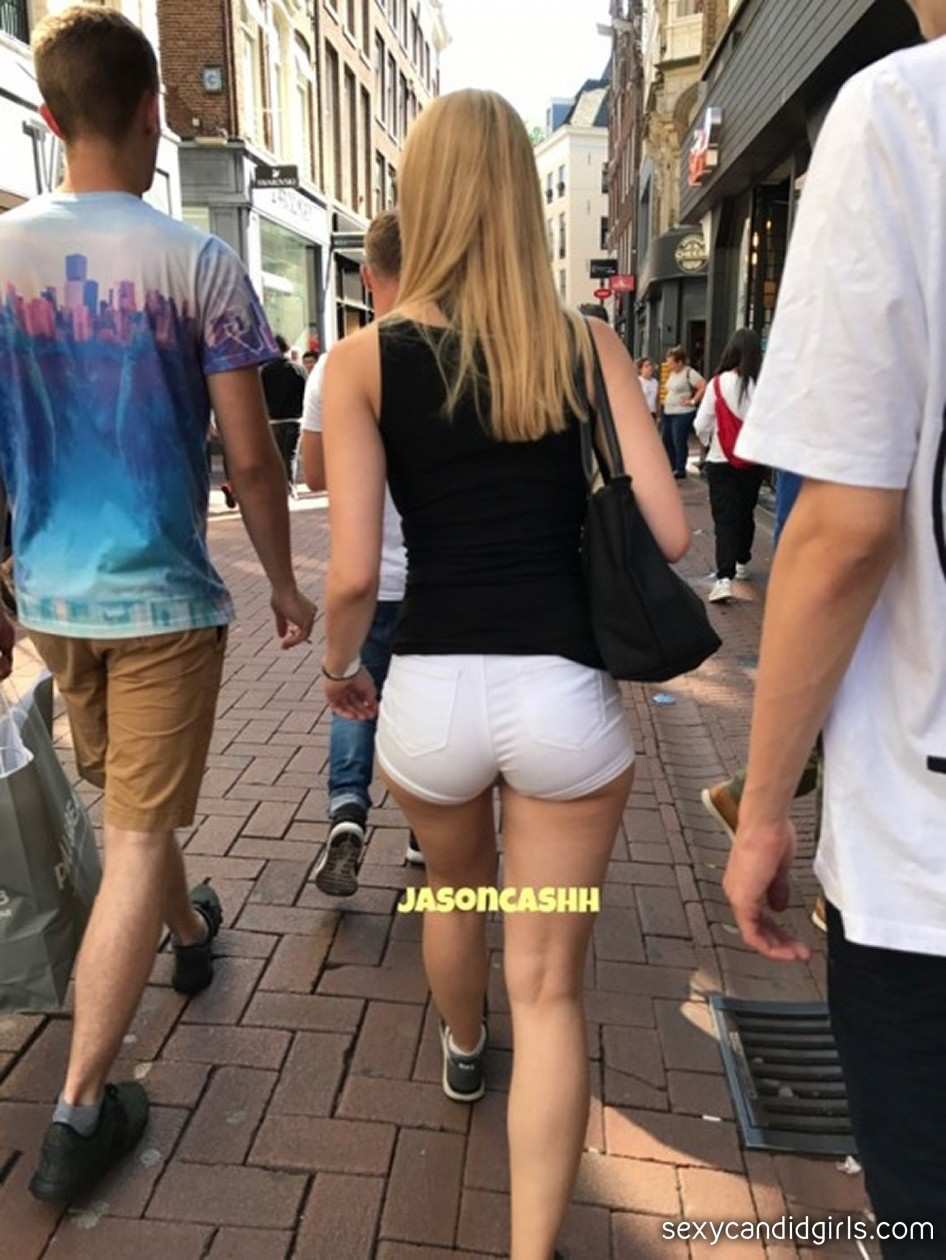 Beautiful Creepshot Ass Blonde