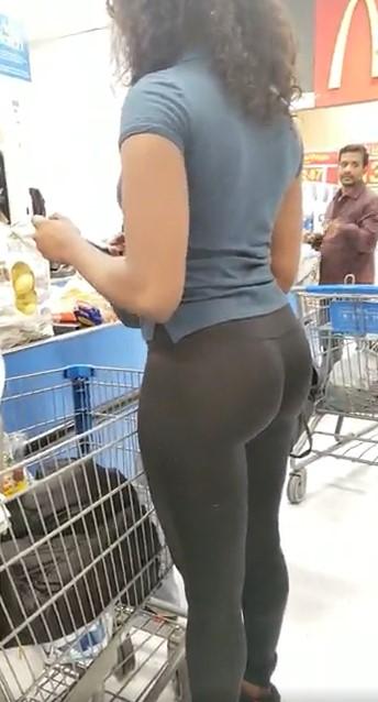 Candid Jiggly Leggings Ass