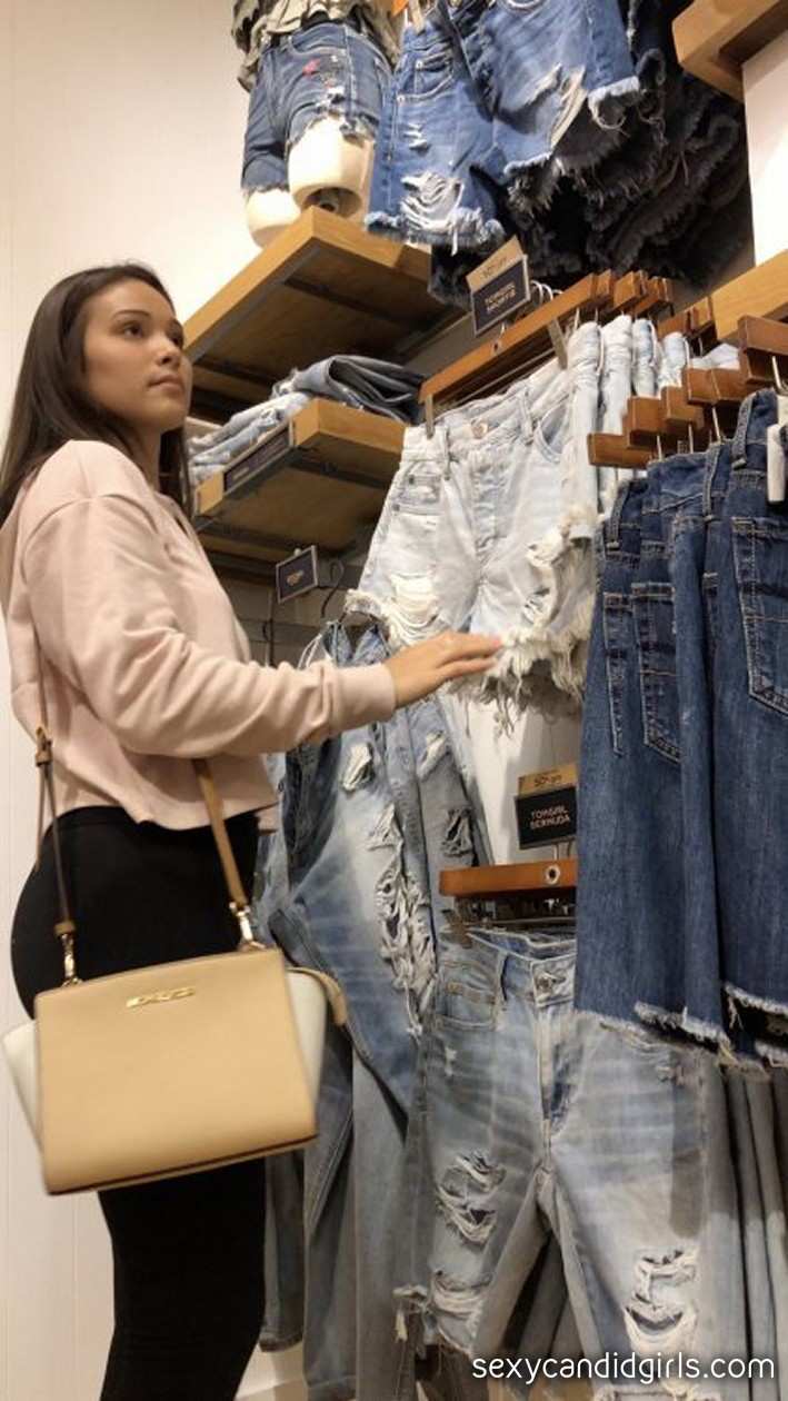 Bubble Ass In TIght Leggings