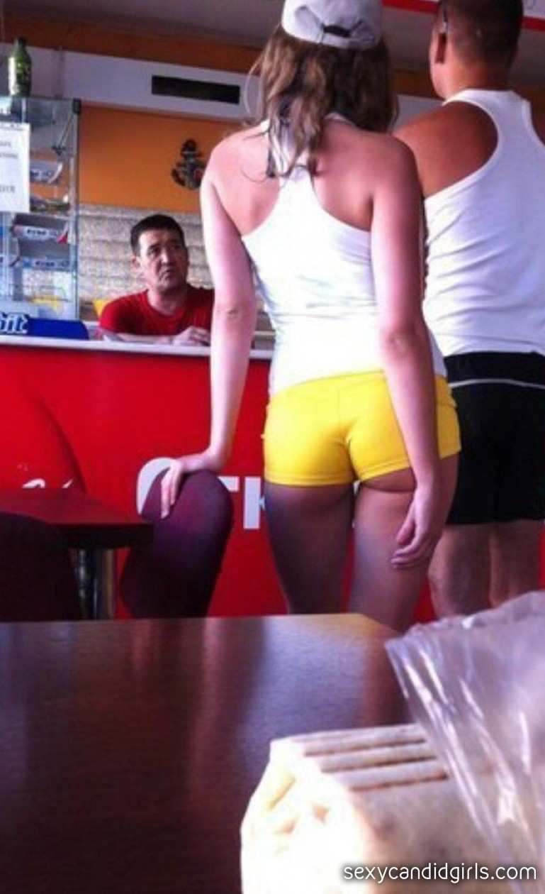 Very Hot Young Teen In Shorts