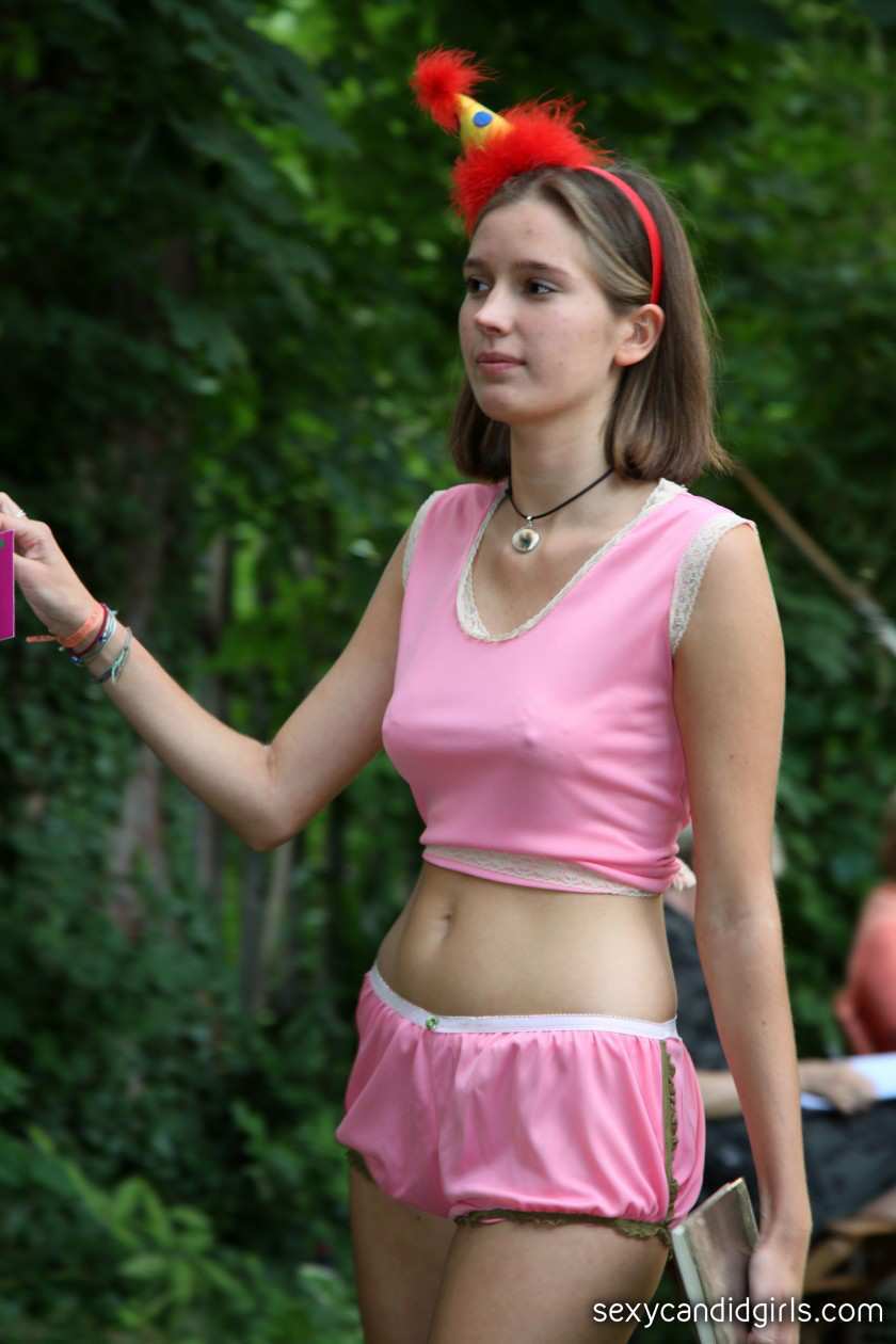 Young Braless Teen Creepshot Sexy Candid G