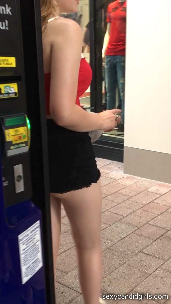 Busty Teen Candid Pictures