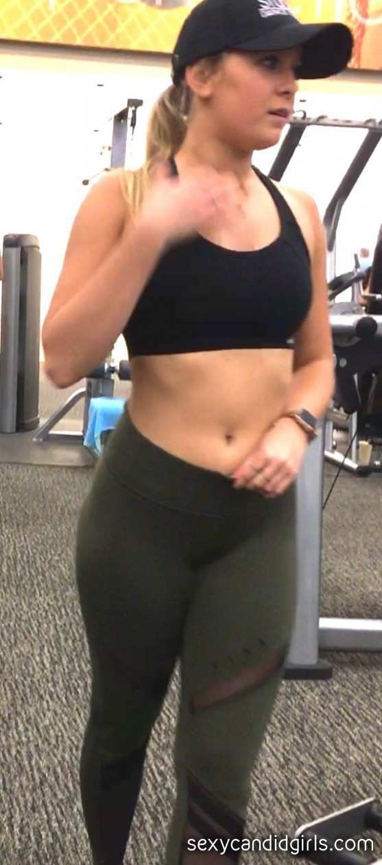 Tight Leggings Gym Girl Showing Off Her Candid Ass