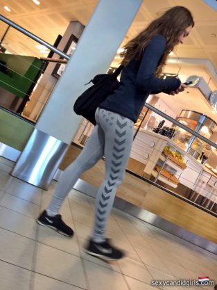 Beautiful Candid Ass In Grey Leggings – Sexy Candid Girls