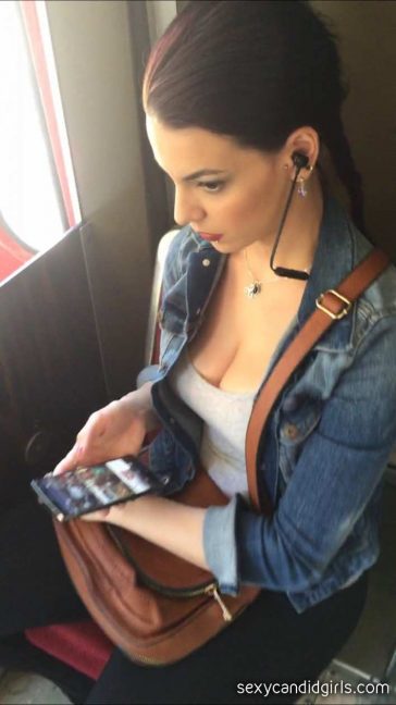 Candid Cleavage Hot Girl At The Subway
