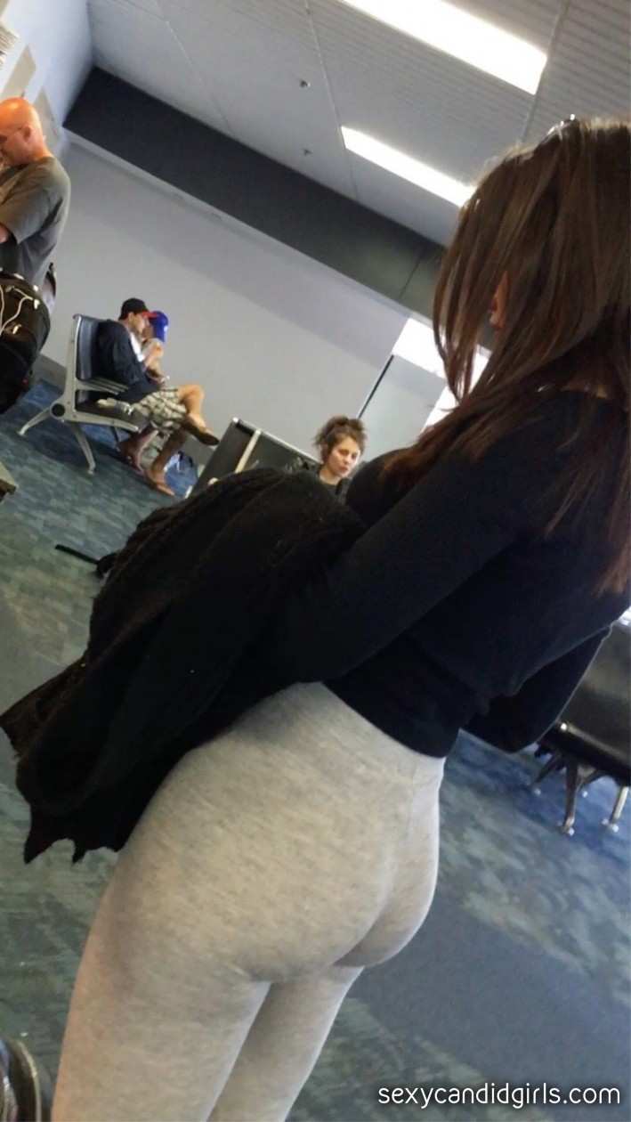 Grey Yoga Pants Candid Ass At The Airport