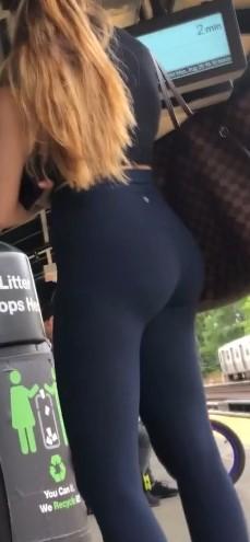 NY Subway Spandex Leggings Girl