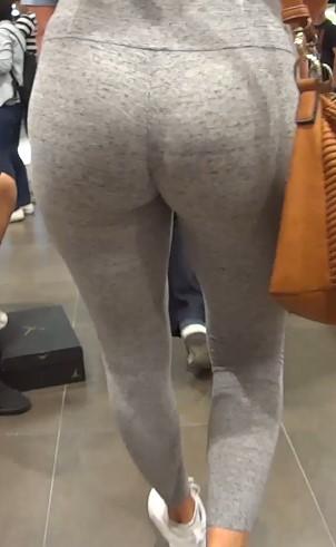 Sexy Ass Babe In Grey Leggings At Mall