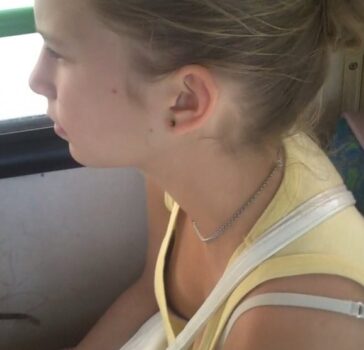 Candid Teen Downblouse