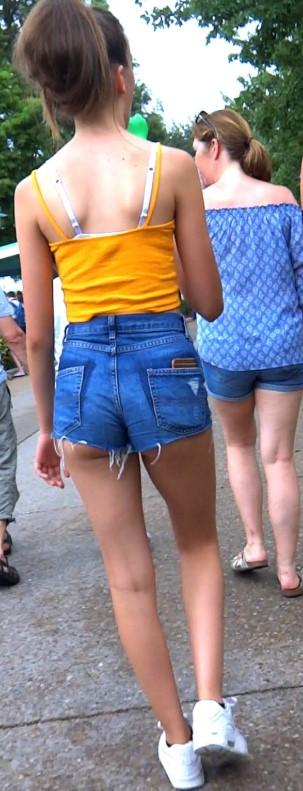 Busted Cute Skinny Teen In Shorts Sexy Candid Girls