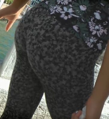 JB Teen Tight Ass In Leggings Candid Video