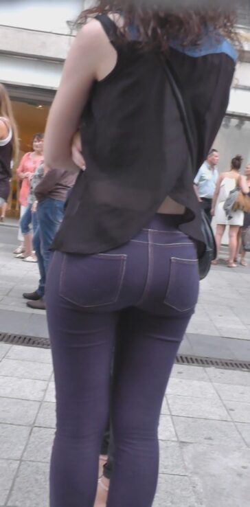 Round Ass Girl In Tight Jeans