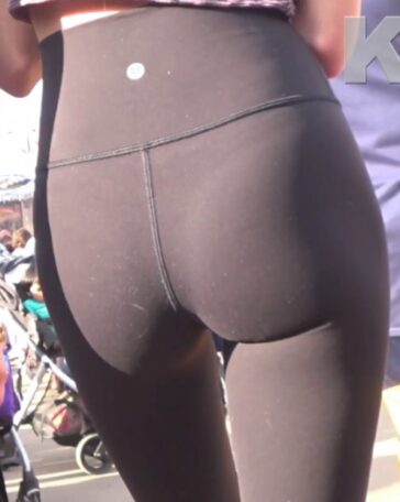 Candid Teen In Leggings