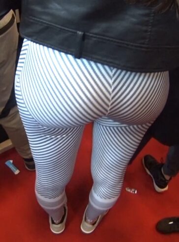 Close Up Candid Ass In Tight Leggings