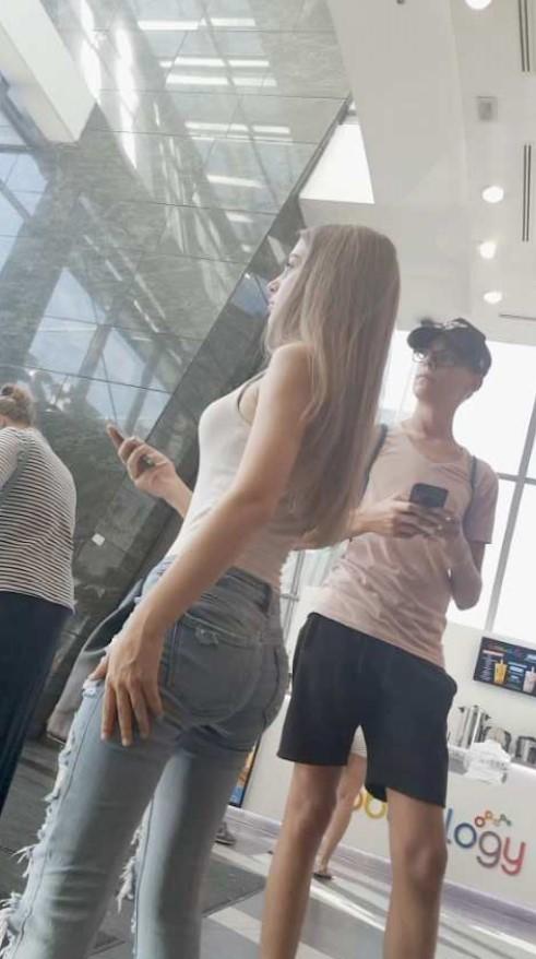 JB Teen Ass In Tight Jeans