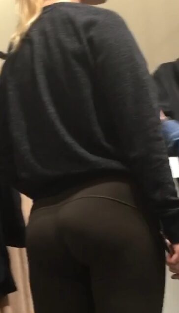 Bubble Ass Blonde Teen In Tight Leggings