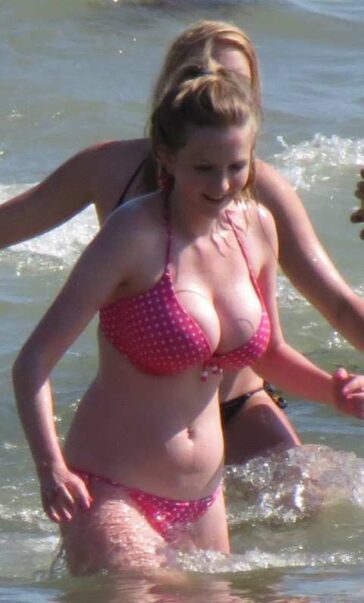Huge Tits Candid Teen In Bikini