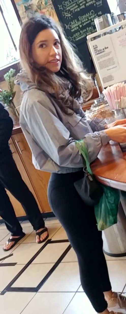 Candid Ass Girl In Spandex Leggings