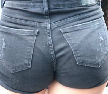 VPL Candid Teen In Shorts