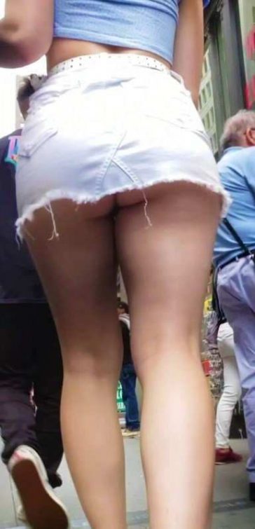Beautiful Ass Blonde Candid Upskirt