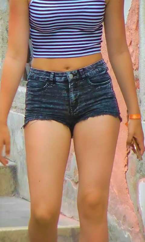Pretty Face Young Teen Candid Shorts