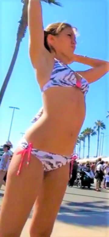 Young Daugther With Mom Candid Ass