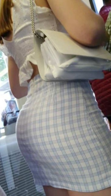 Young Teens In Tight Skirt