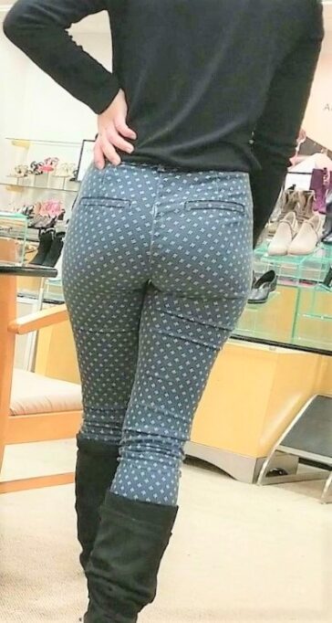 Fantastic Ass Girl In Tight Pants