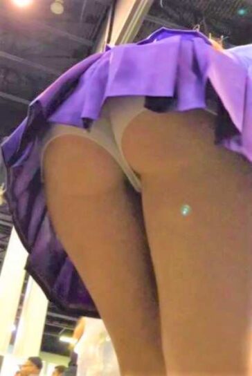 Upskirting Sexy Cosplay Girl