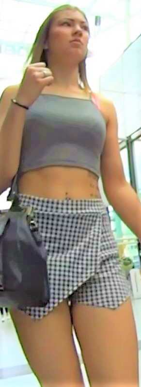 Beautiful Candid Teen Ass With BF