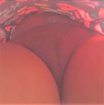 Shaved Pussy Upskirt