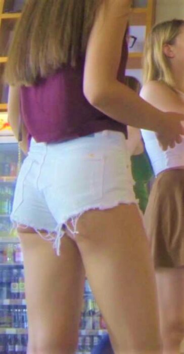 Teen In White Shorts Candid Ass