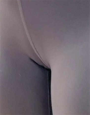 Close Up Cameltoe Candid Leggings