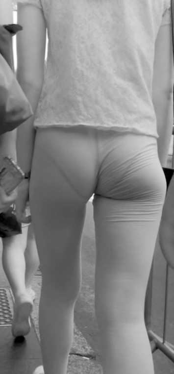 Young Teen VPL Candid Ass