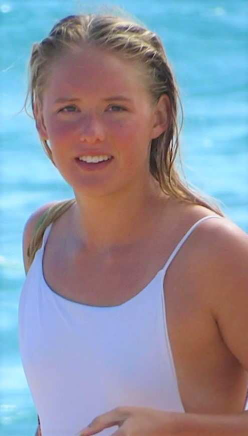 Three Sexy Girls At The Beach - Hot Candid Asses