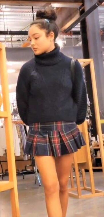 Very Short Skirt Creepshot Teen Upskirted