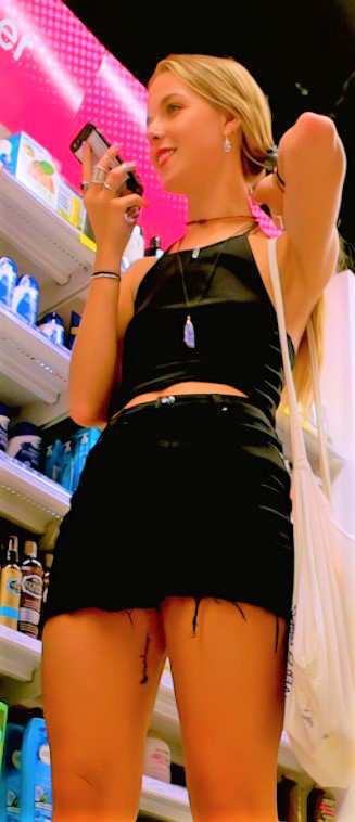 Angel Face Candid Teen Upskirt